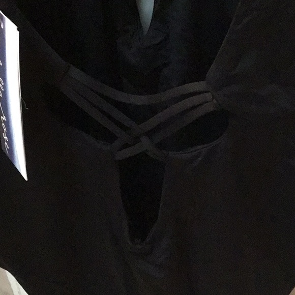 NWT one piece swim suit size medium - Picture 3 of 7